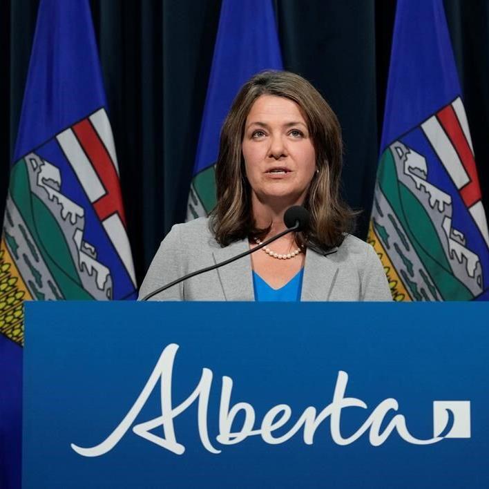 Alberta Premier Danielle Smith in Ottawa as Liberals decry 'draconian' policies
